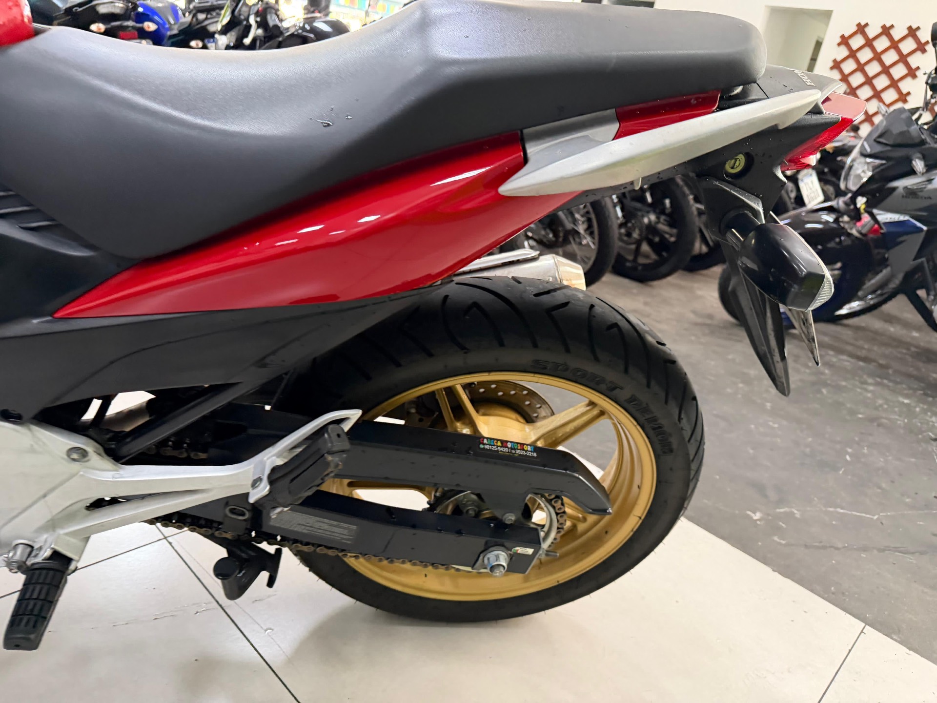 HONDA CB 300R