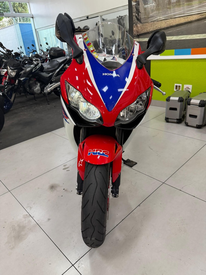 HONDA CBR 1000RR FIREBLADE