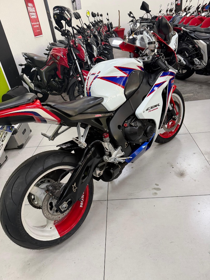 HONDA CBR 1000RR FIREBLADE