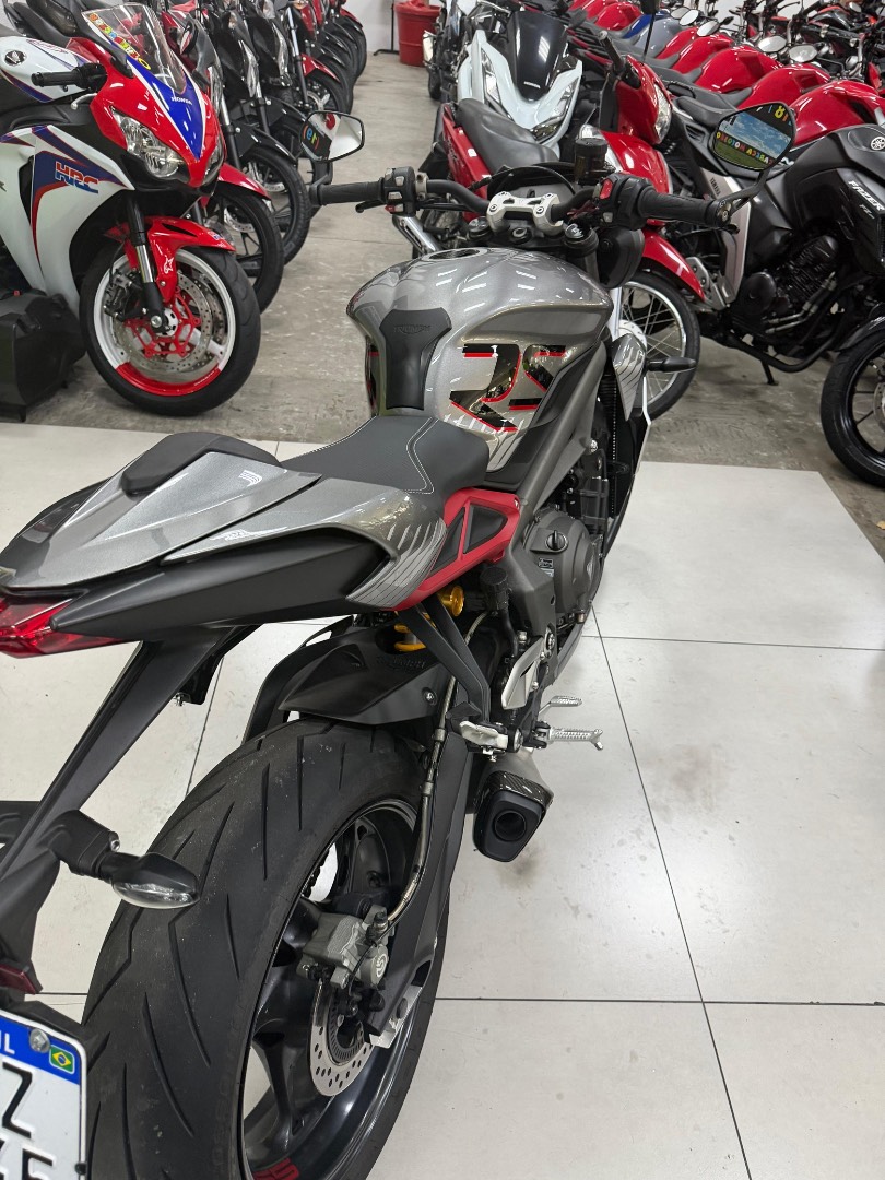 TRIUMPH STREET TRIPLE 765 RS