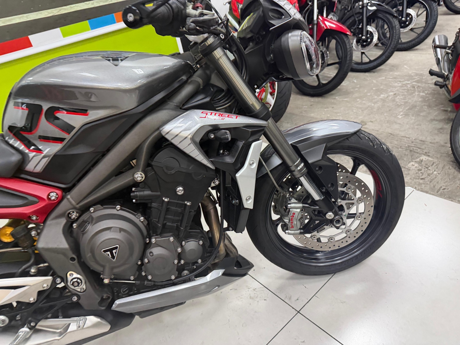 TRIUMPH STREET TRIPLE 765 RS