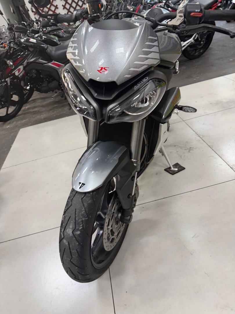 TRIUMPH STREET TRIPLE 765 RS