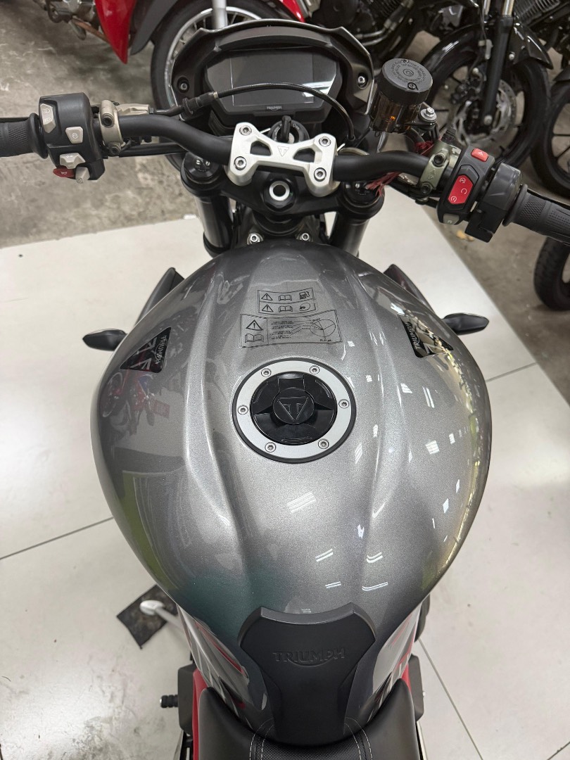 TRIUMPH STREET TRIPLE 765 RS