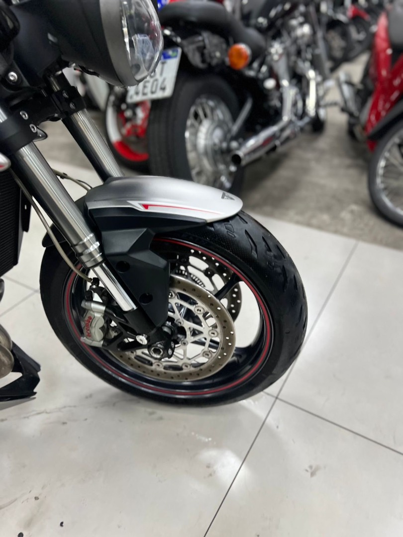 TRIUMPH STREET TRIPLE 765 RS