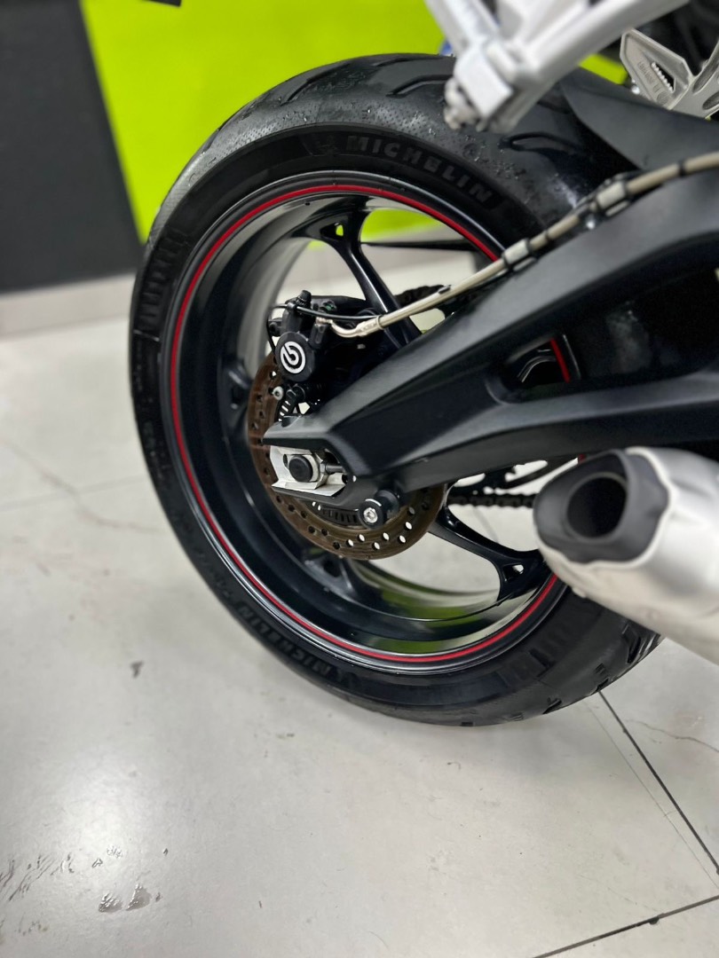 TRIUMPH STREET TRIPLE 765 RS
