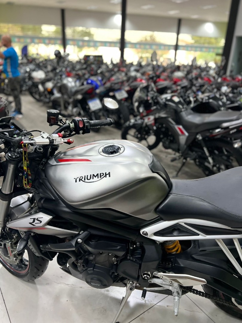 TRIUMPH STREET TRIPLE 765 RS