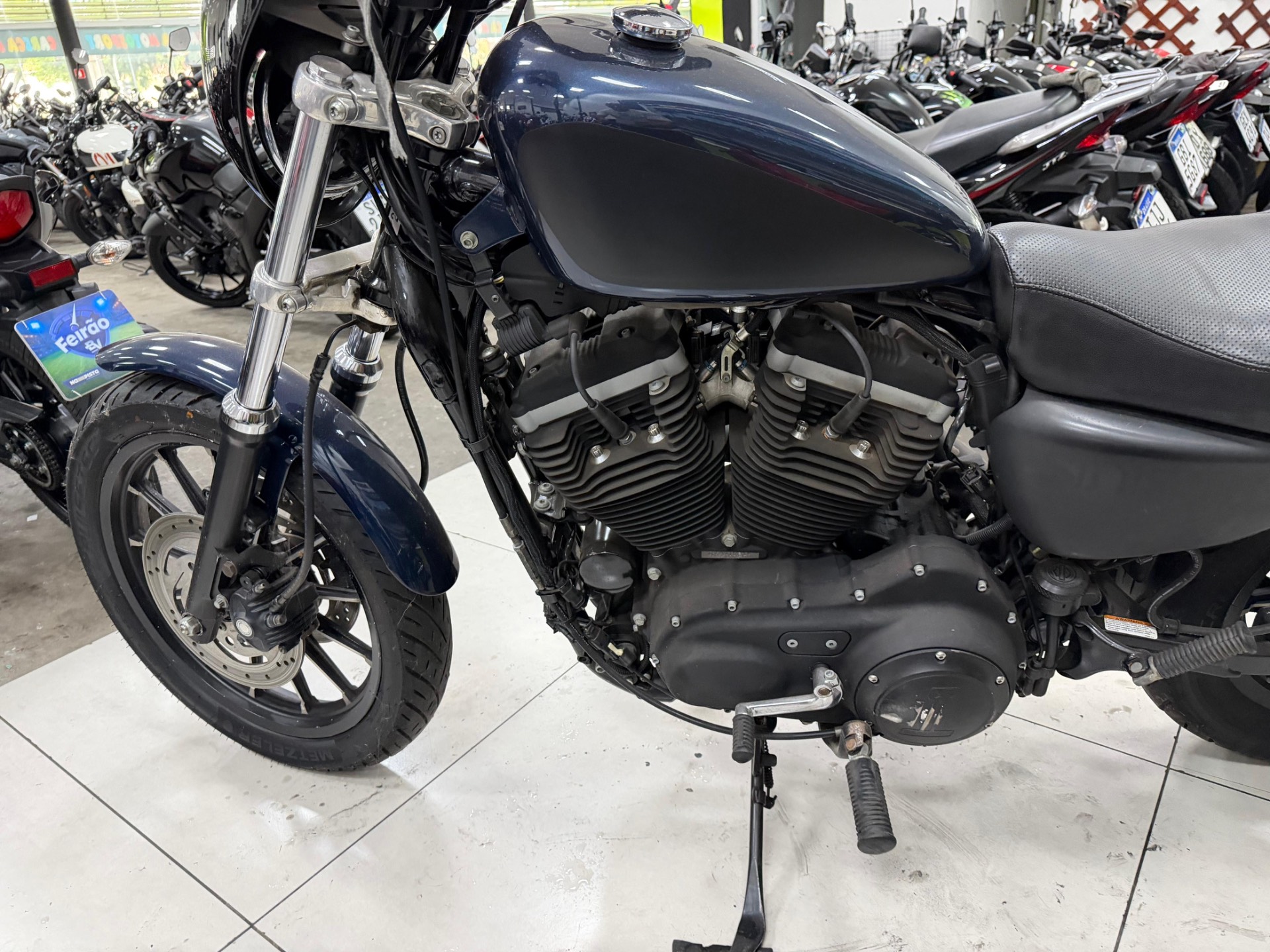HARLEY-DAVIDSON SPORTSTER XL 883 R