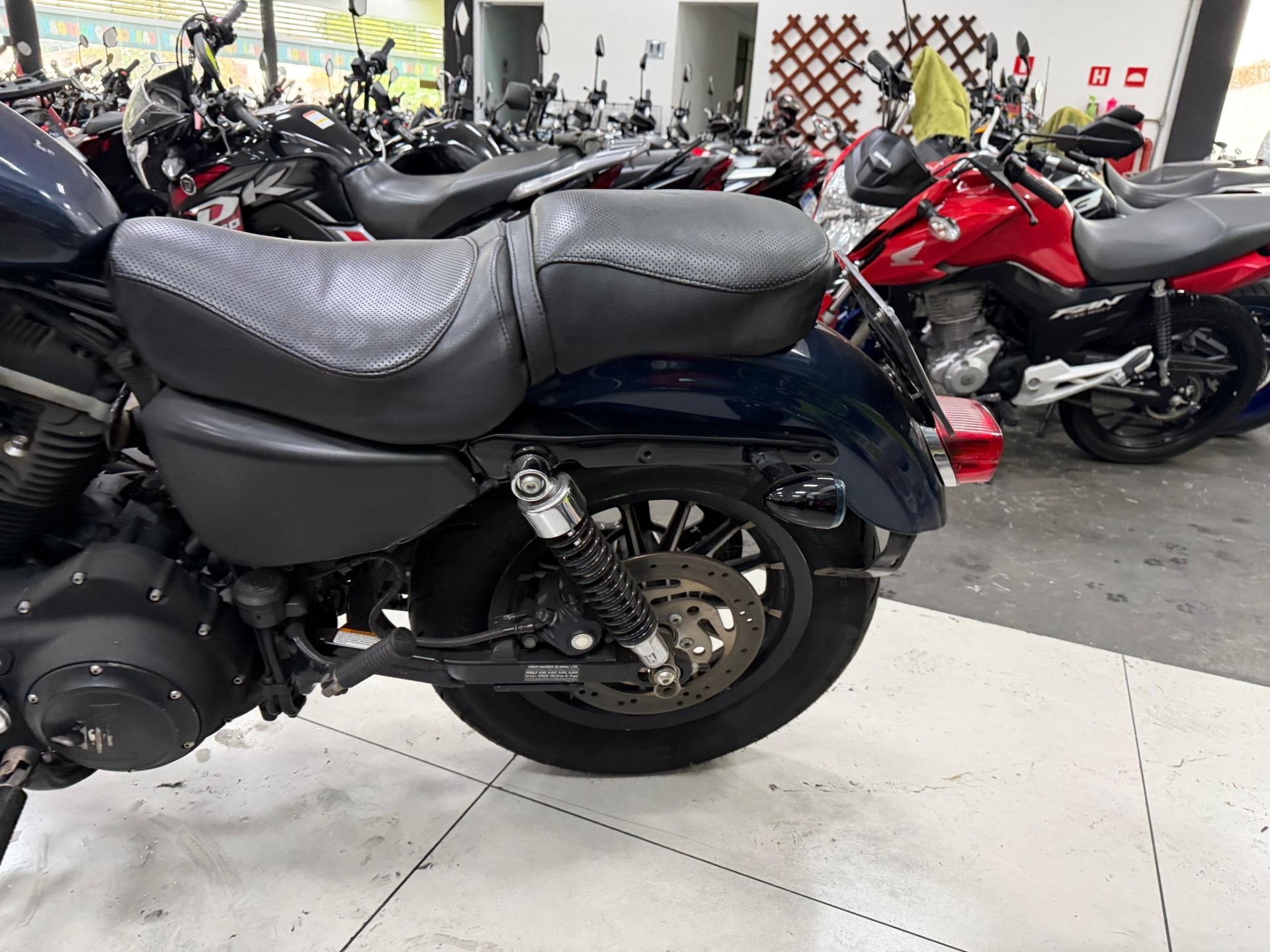 HARLEY-DAVIDSON SPORTSTER XL 883 R