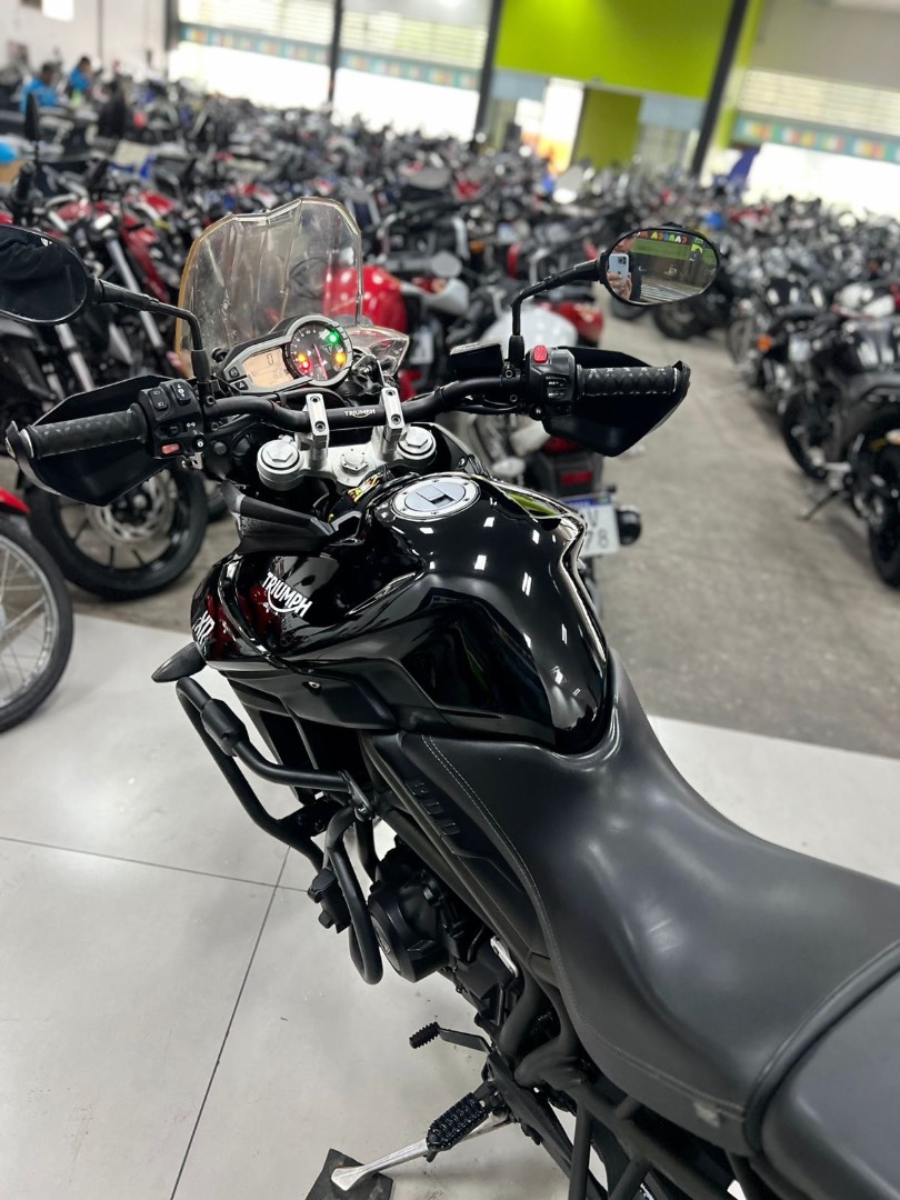 TRIUMPH TIGER 800 XRX
