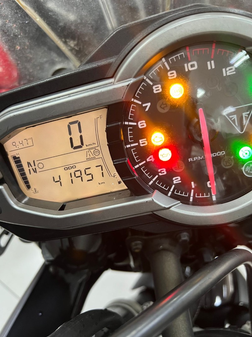 TRIUMPH TIGER 800 XRX