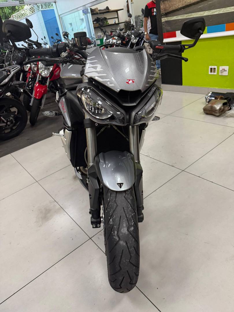 TRIUMPH STREET TRIPLE 765 RS