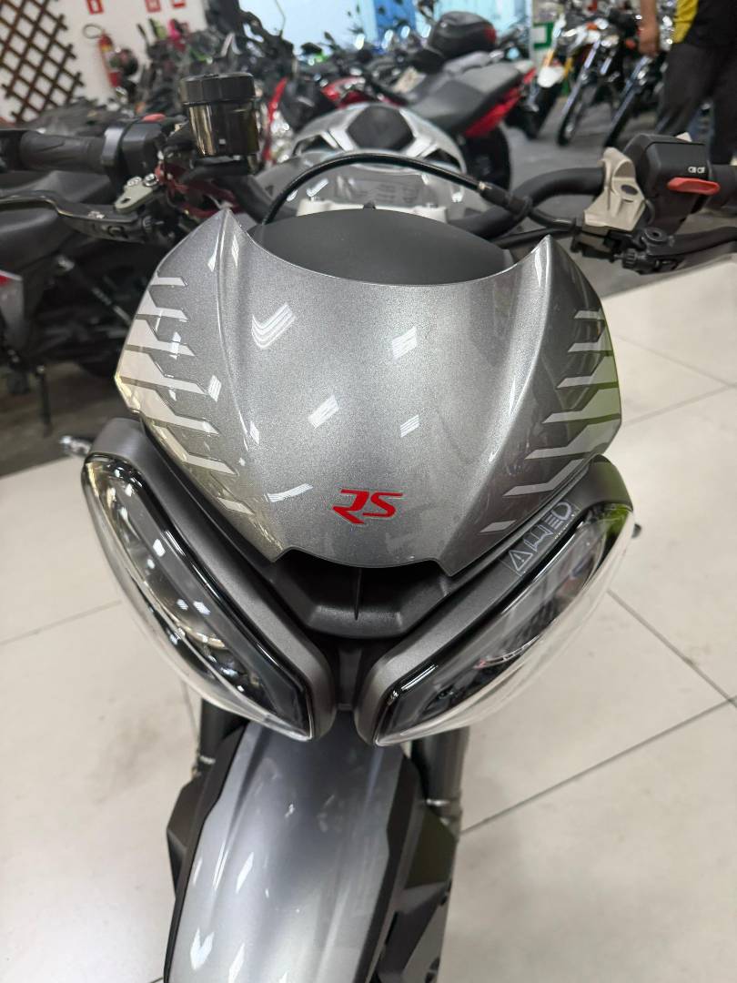 TRIUMPH STREET TRIPLE 765 RS