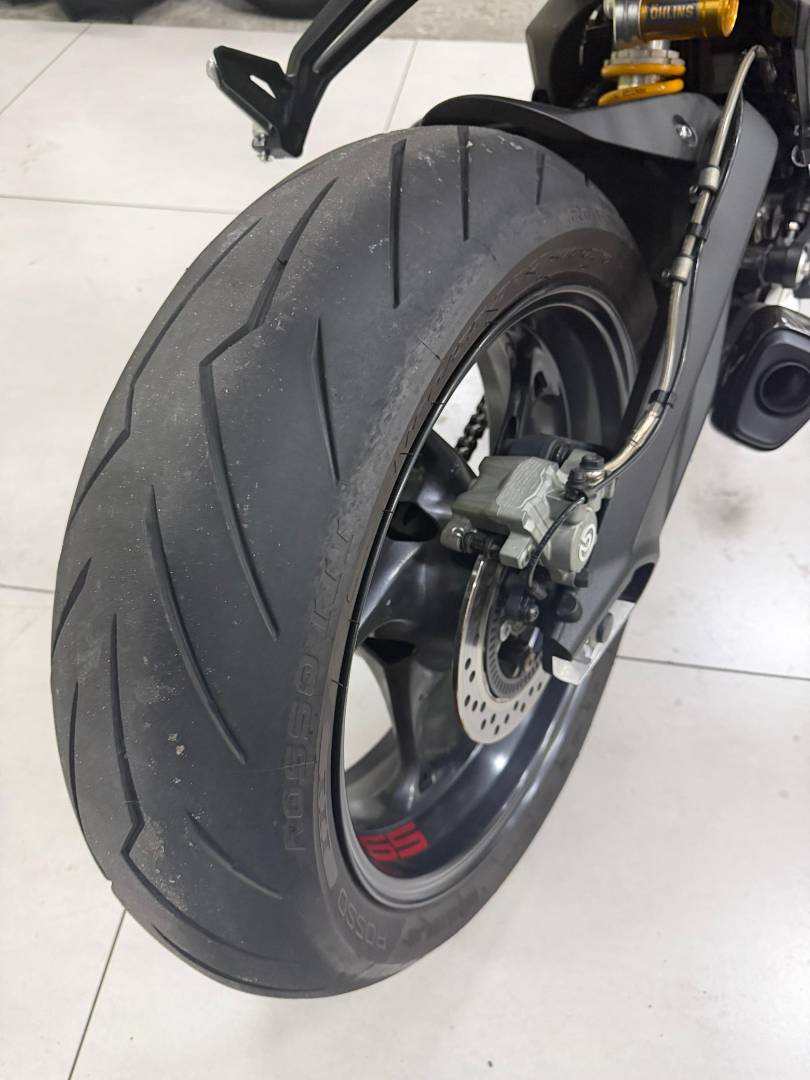 TRIUMPH STREET TRIPLE 765 RS