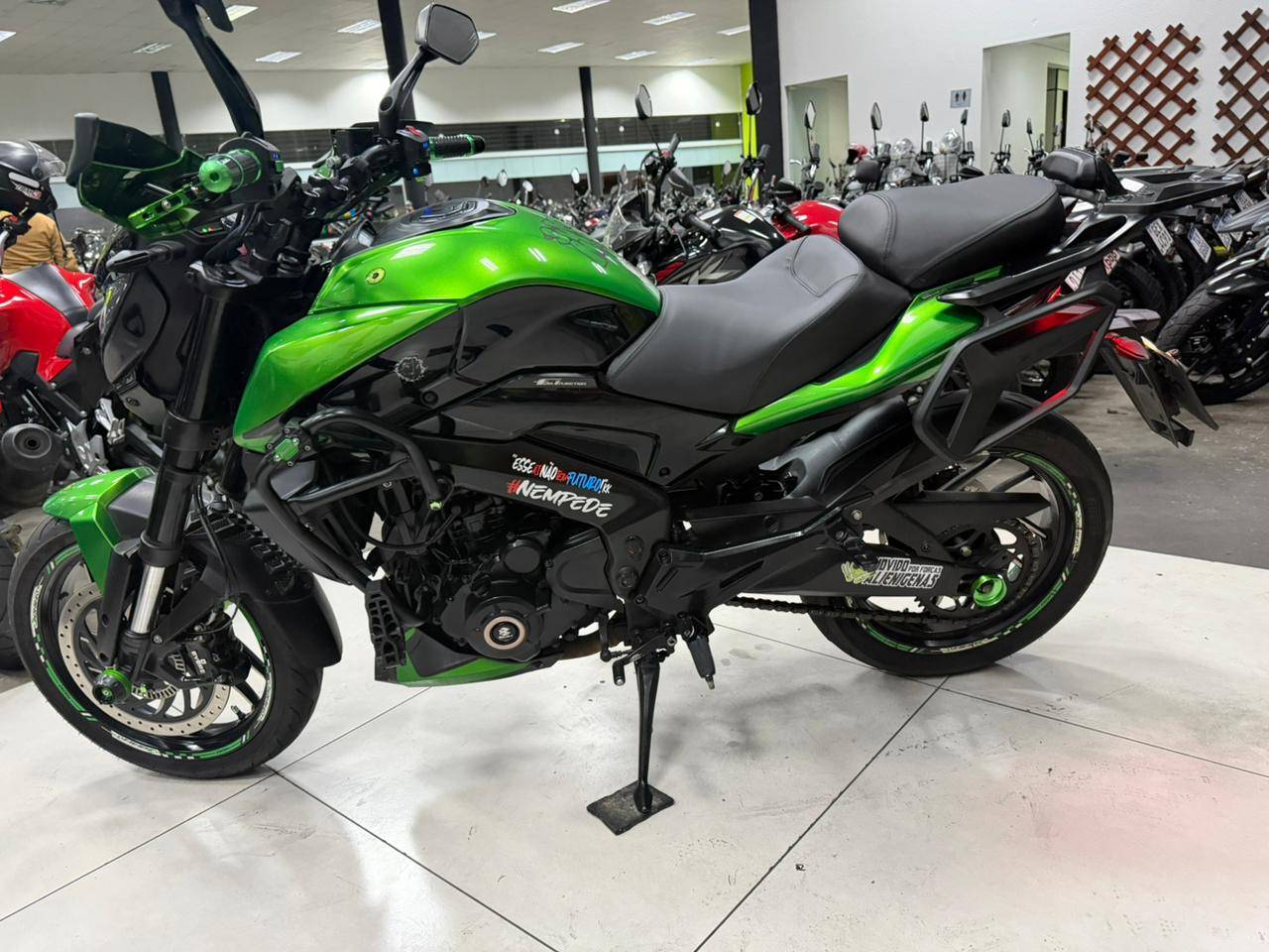 BAJAJ DOMINAR 400