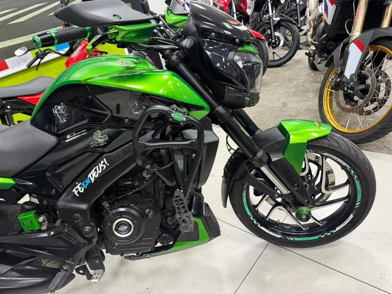 BAJAJ DOMINAR 400