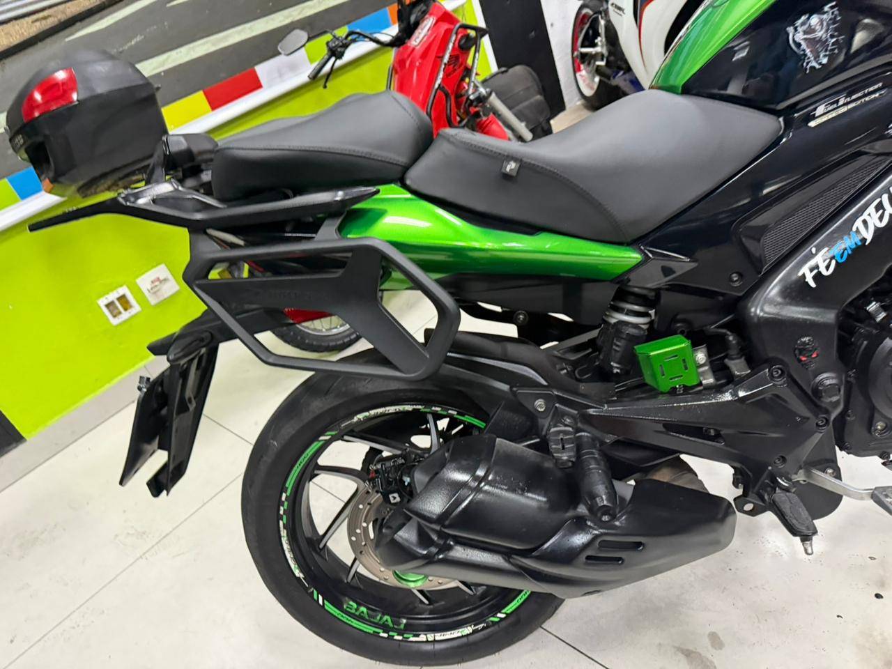 BAJAJ DOMINAR 400