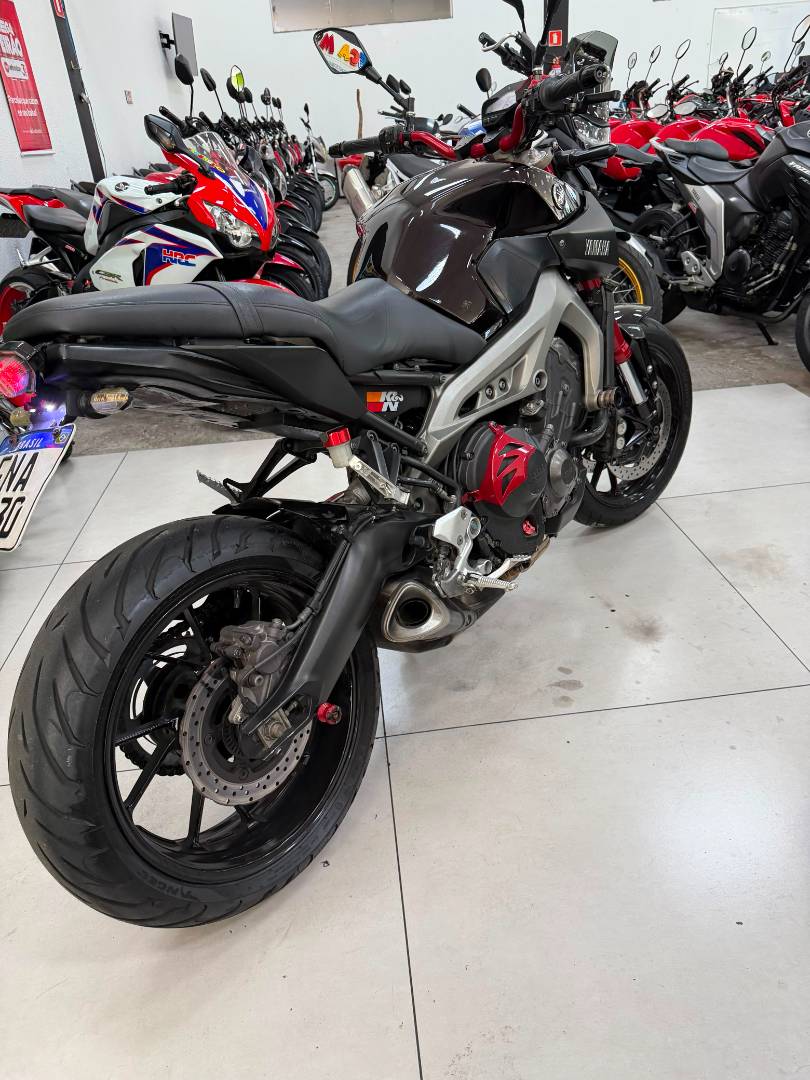 YAMAHA MT-09