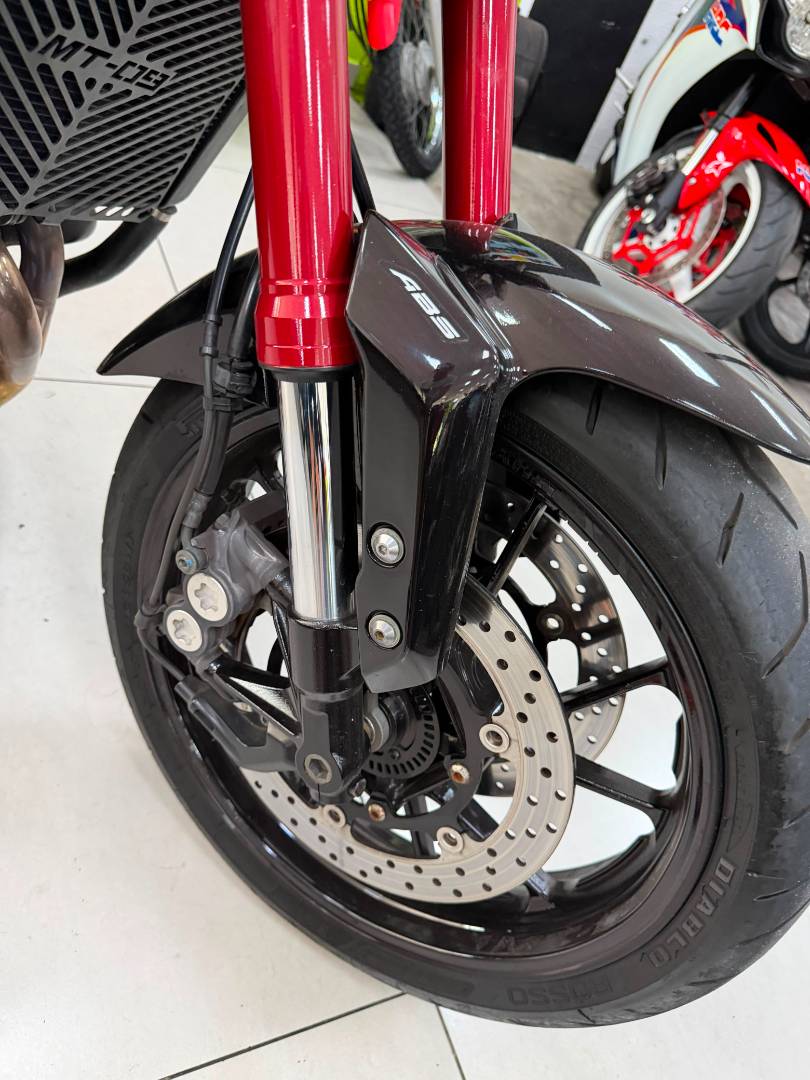 YAMAHA MT-09