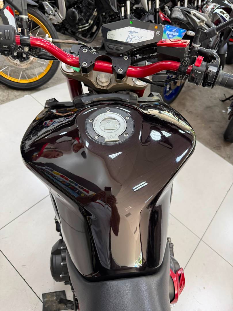 YAMAHA MT-09