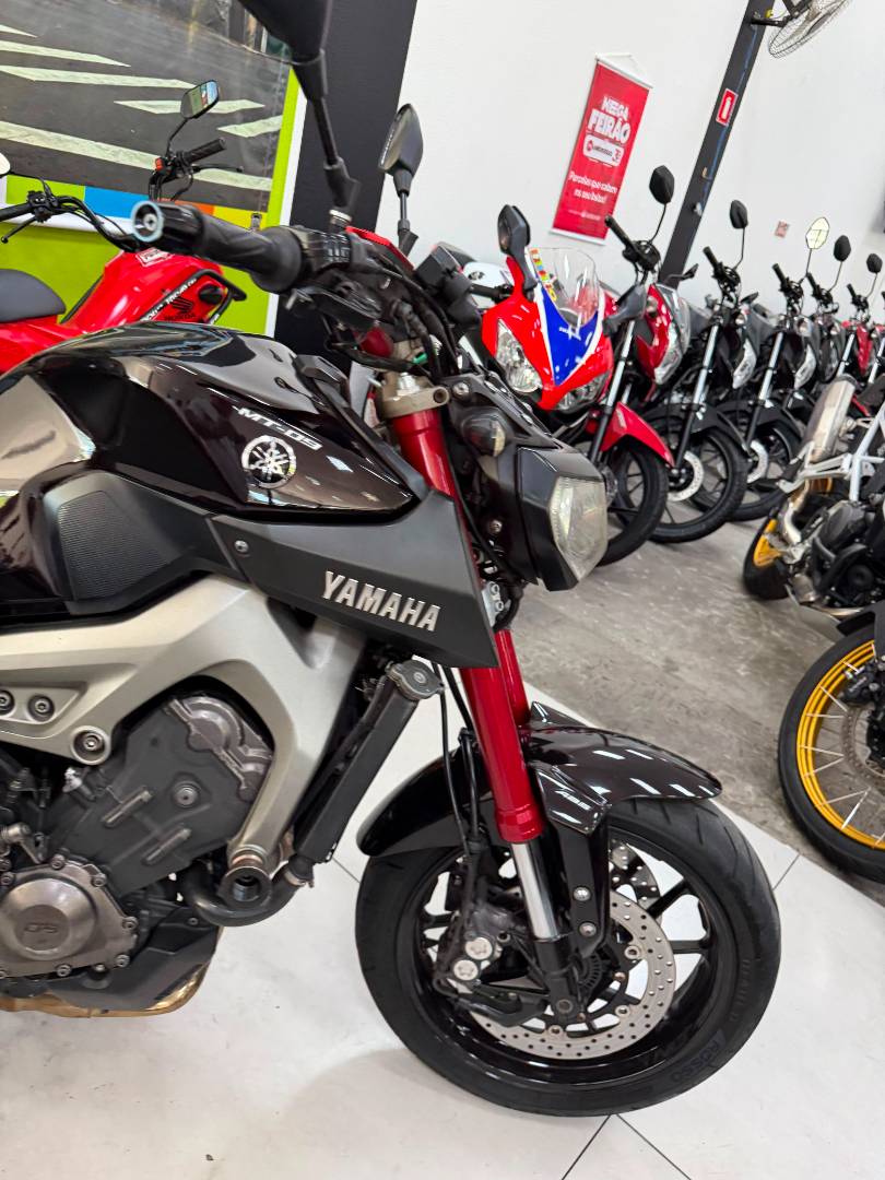 YAMAHA MT-09