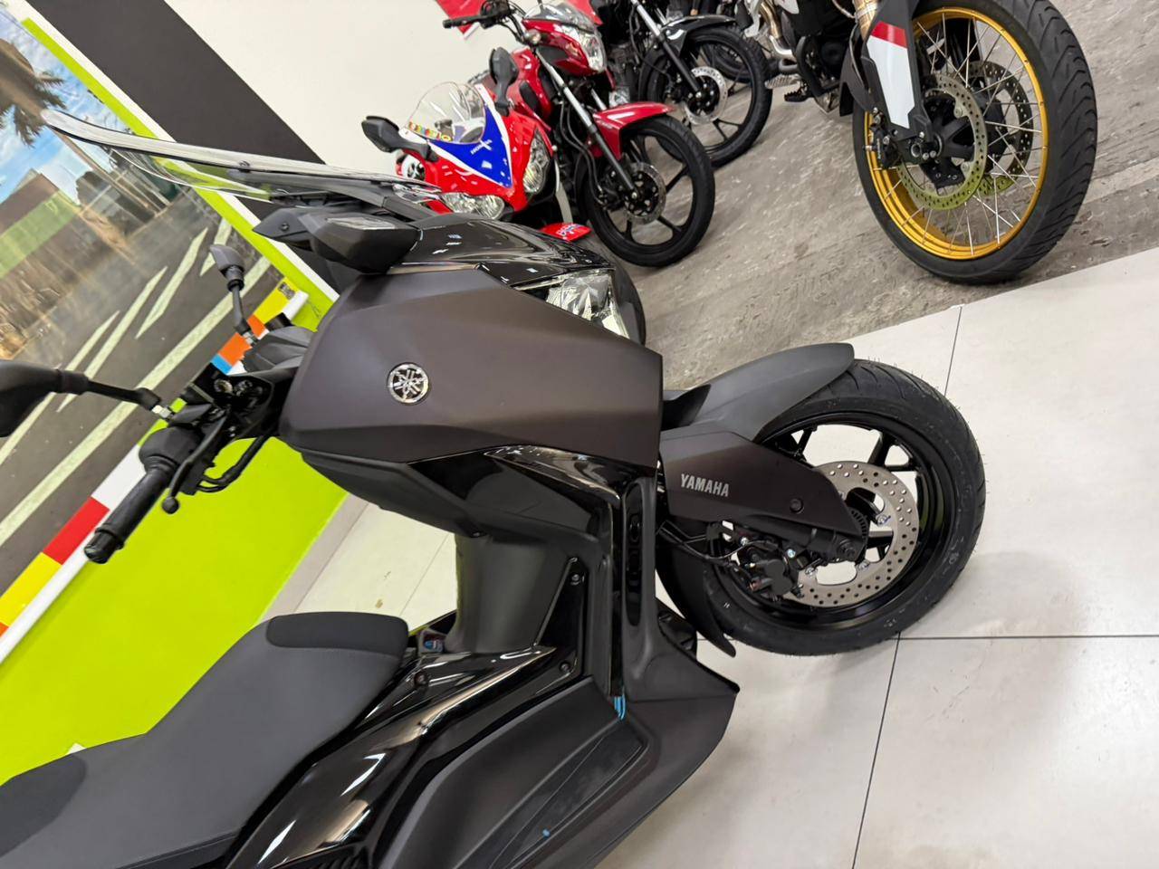 YAMAHA XMAX 300 CONNECTED ABS