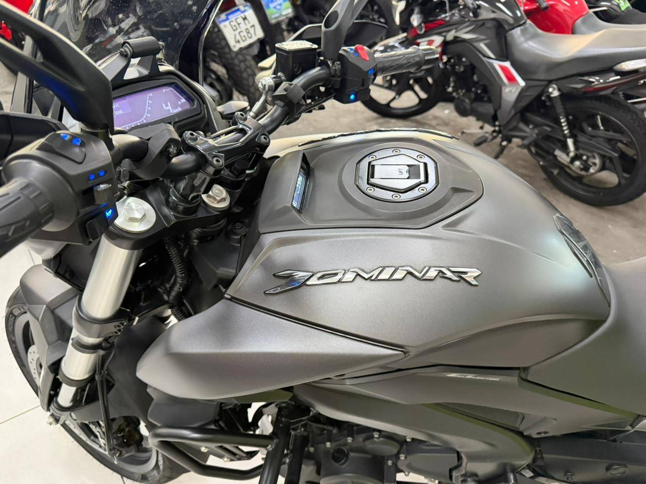 BAJAJ DOMINAR 400