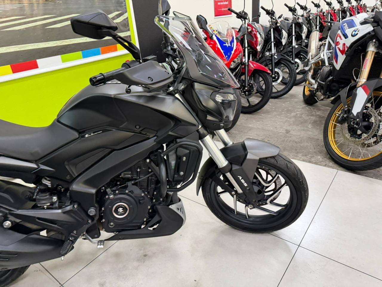 BAJAJ DOMINAR 400