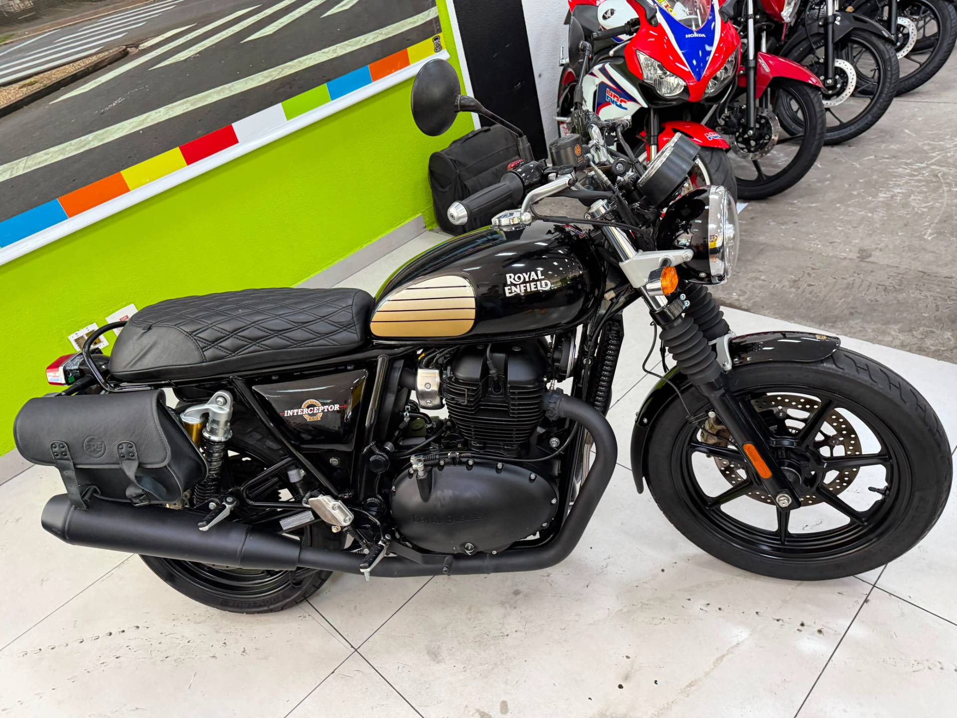 ROYAL ENFIELD INTERCEPTOR 