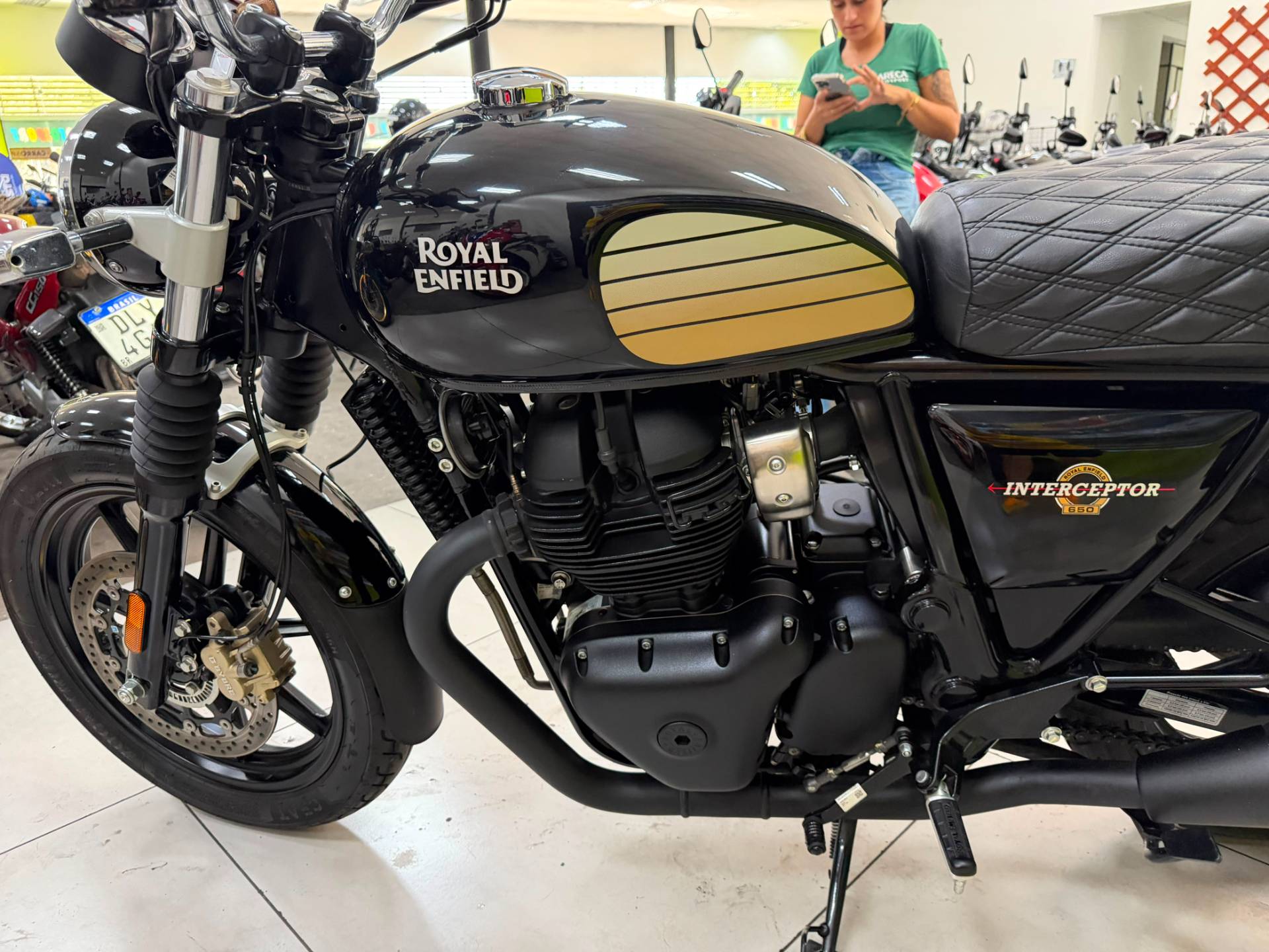 ROYAL ENFIELD INTERCEPTOR 