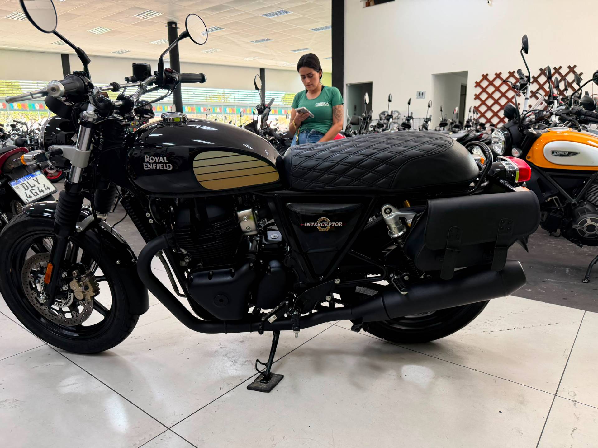 ROYAL ENFIELD INTERCEPTOR 
