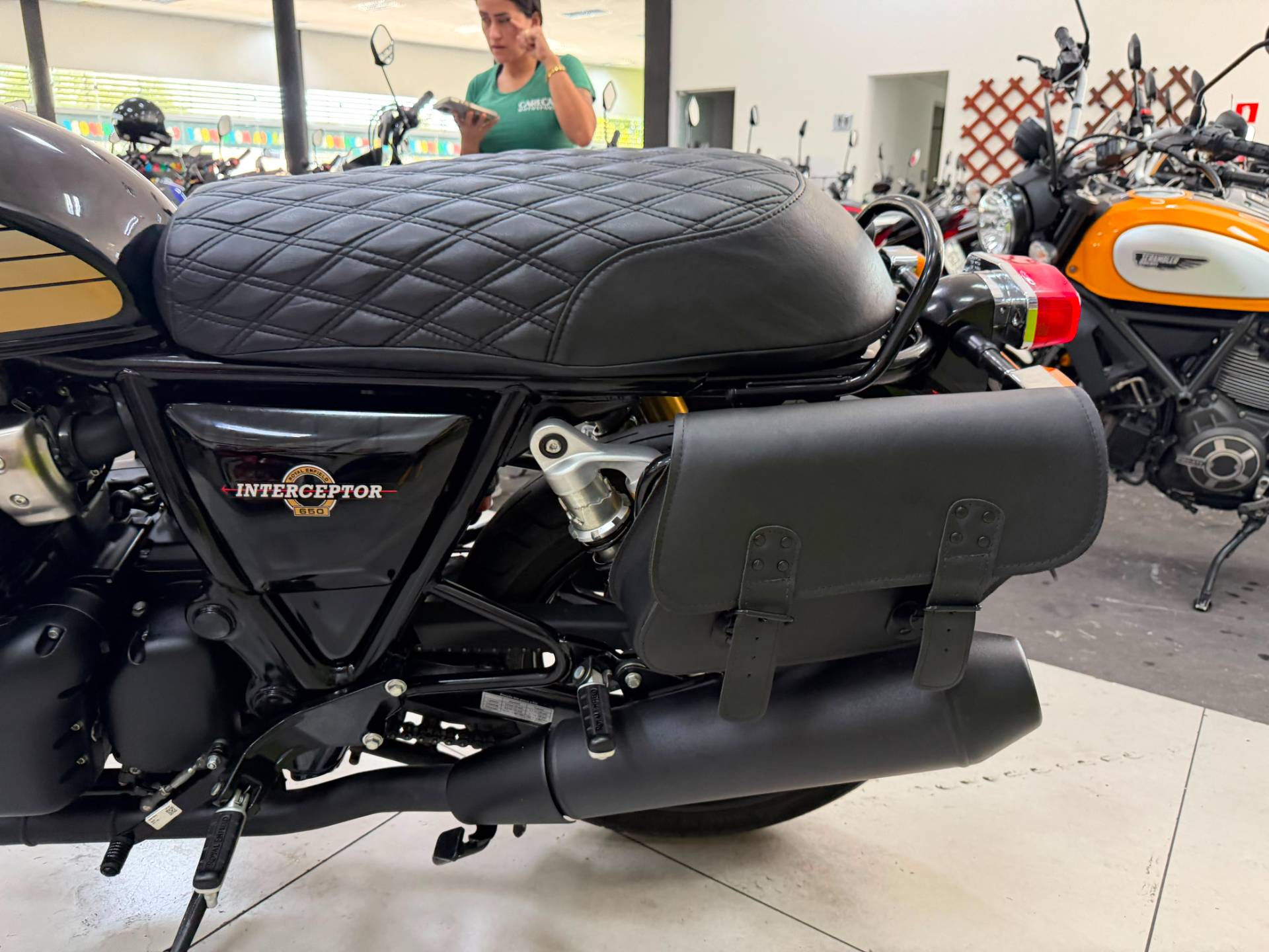 ROYAL ENFIELD INTERCEPTOR 