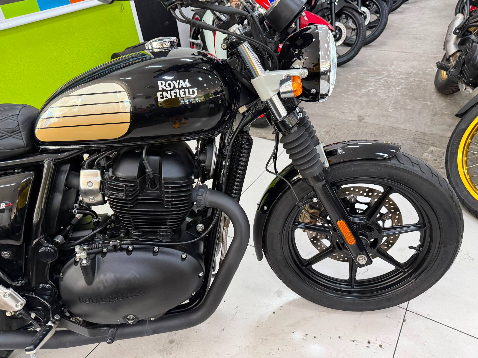 ROYAL ENFIELD INTERCEPTOR 
