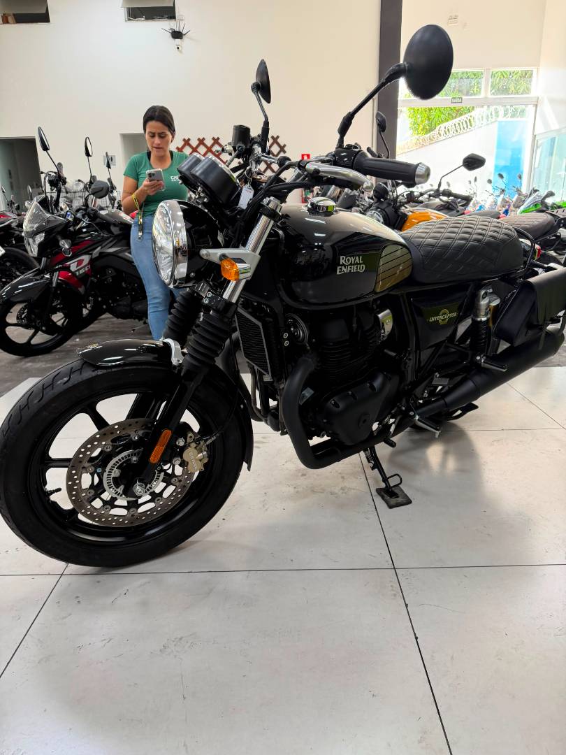 ROYAL ENFIELD INTERCEPTOR 