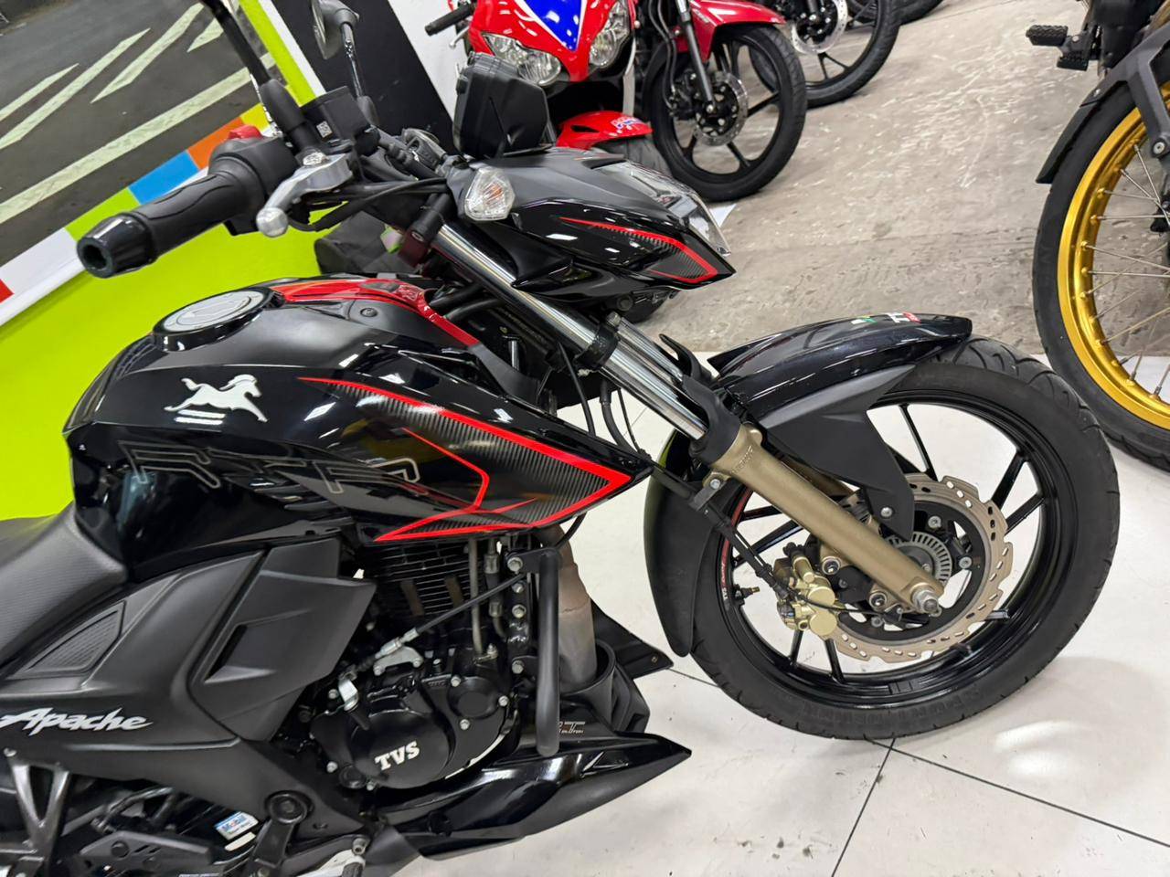 DAFRA APACHE RTR 200