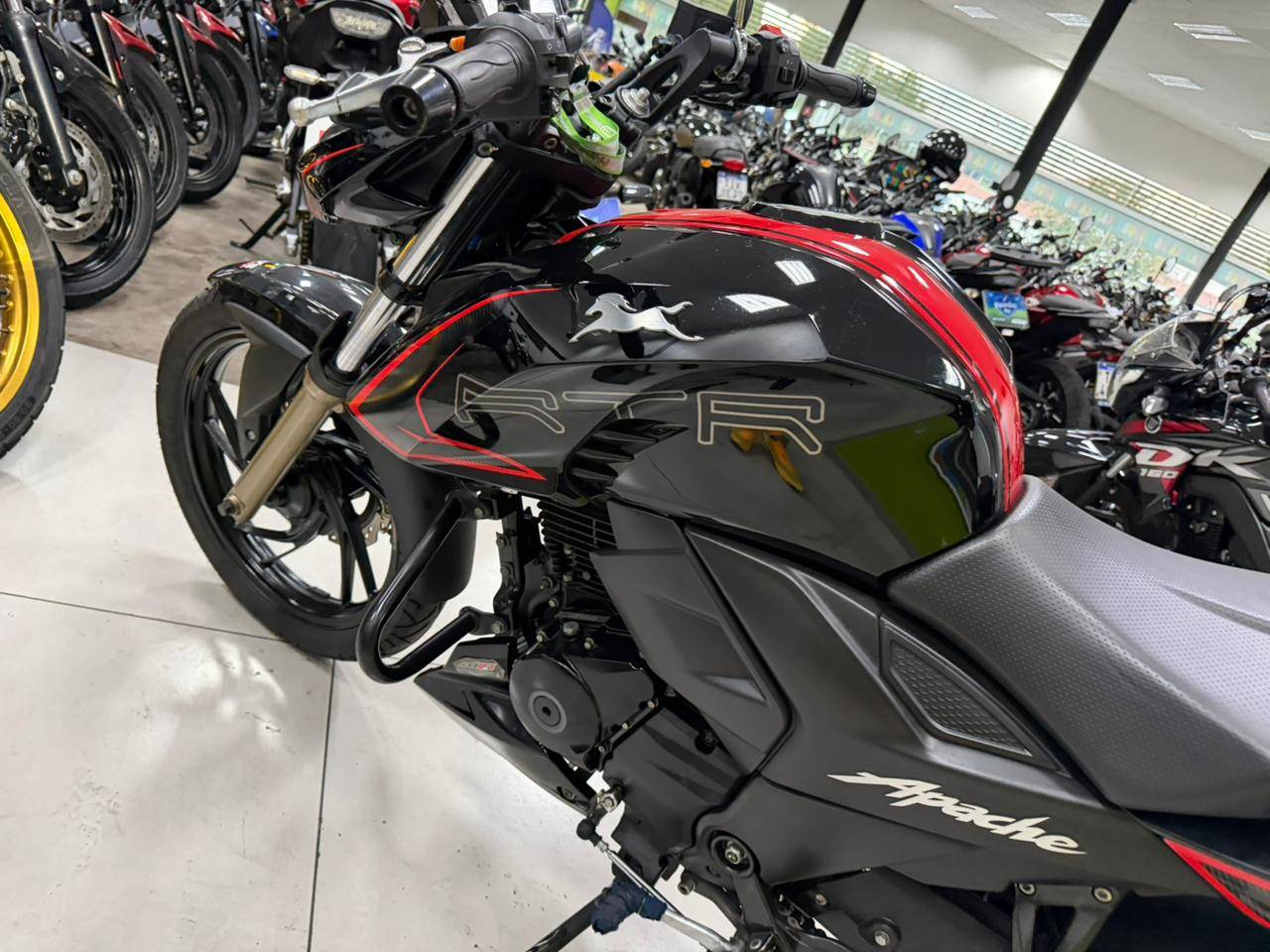 DAFRA APACHE RTR 200