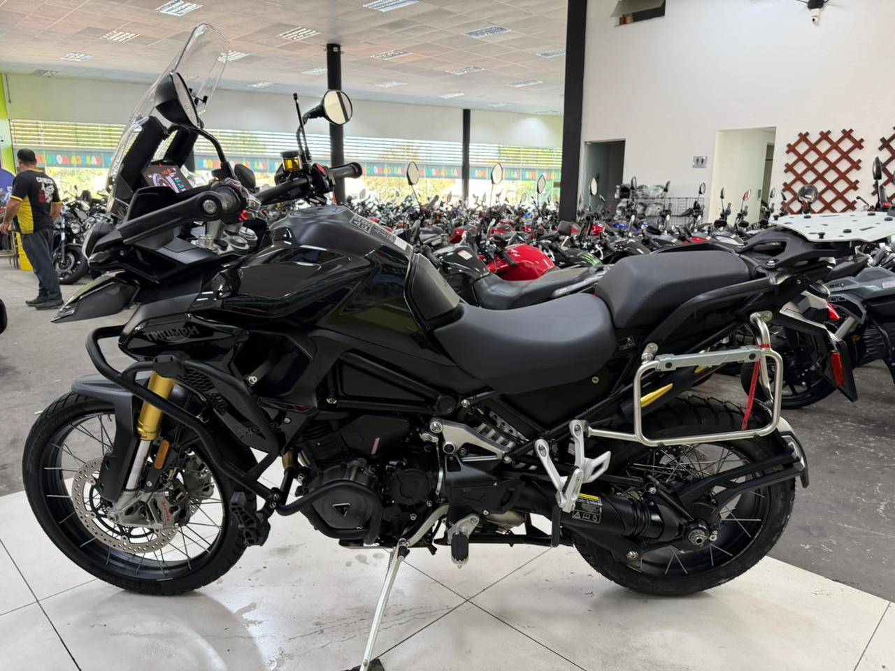 TRIUMPH TIGER 1200 RALLY BLACK EDITION