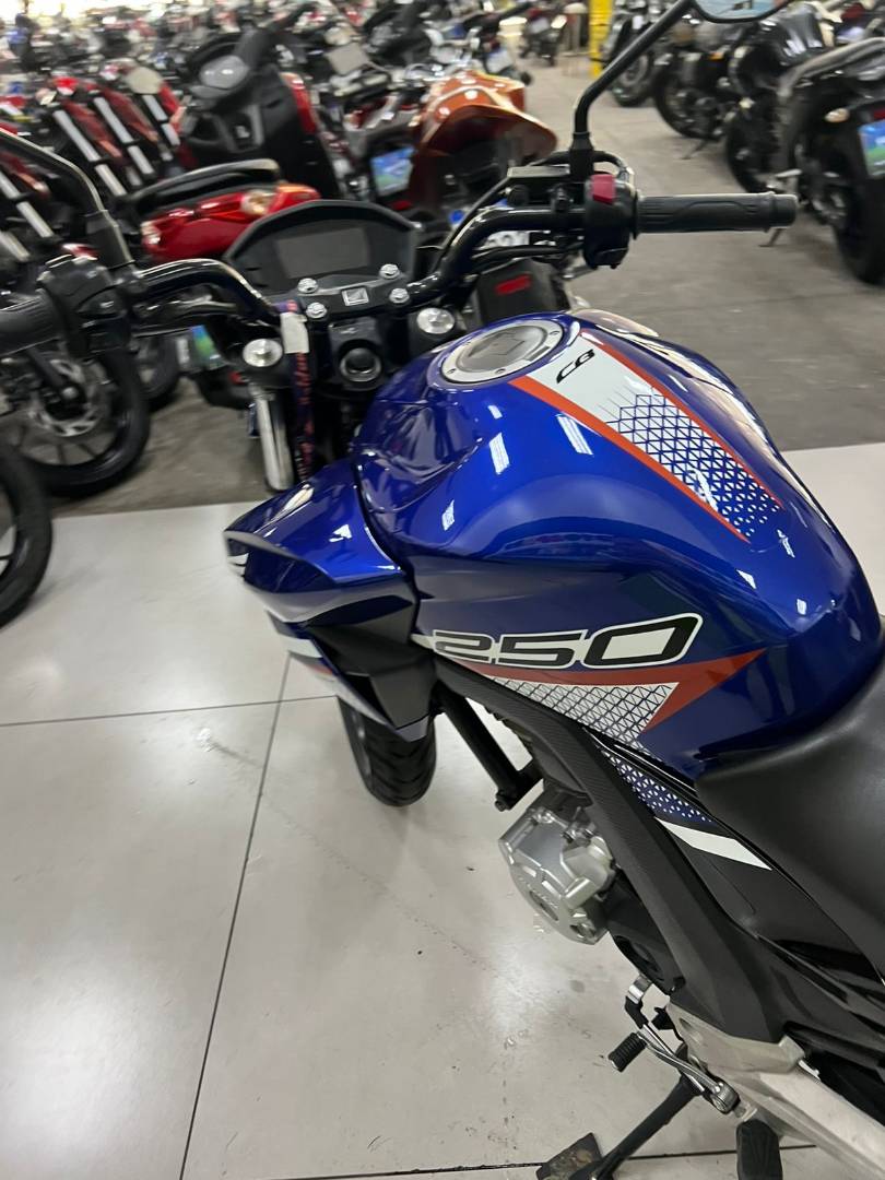 HONDA CB 250F TWISTER
