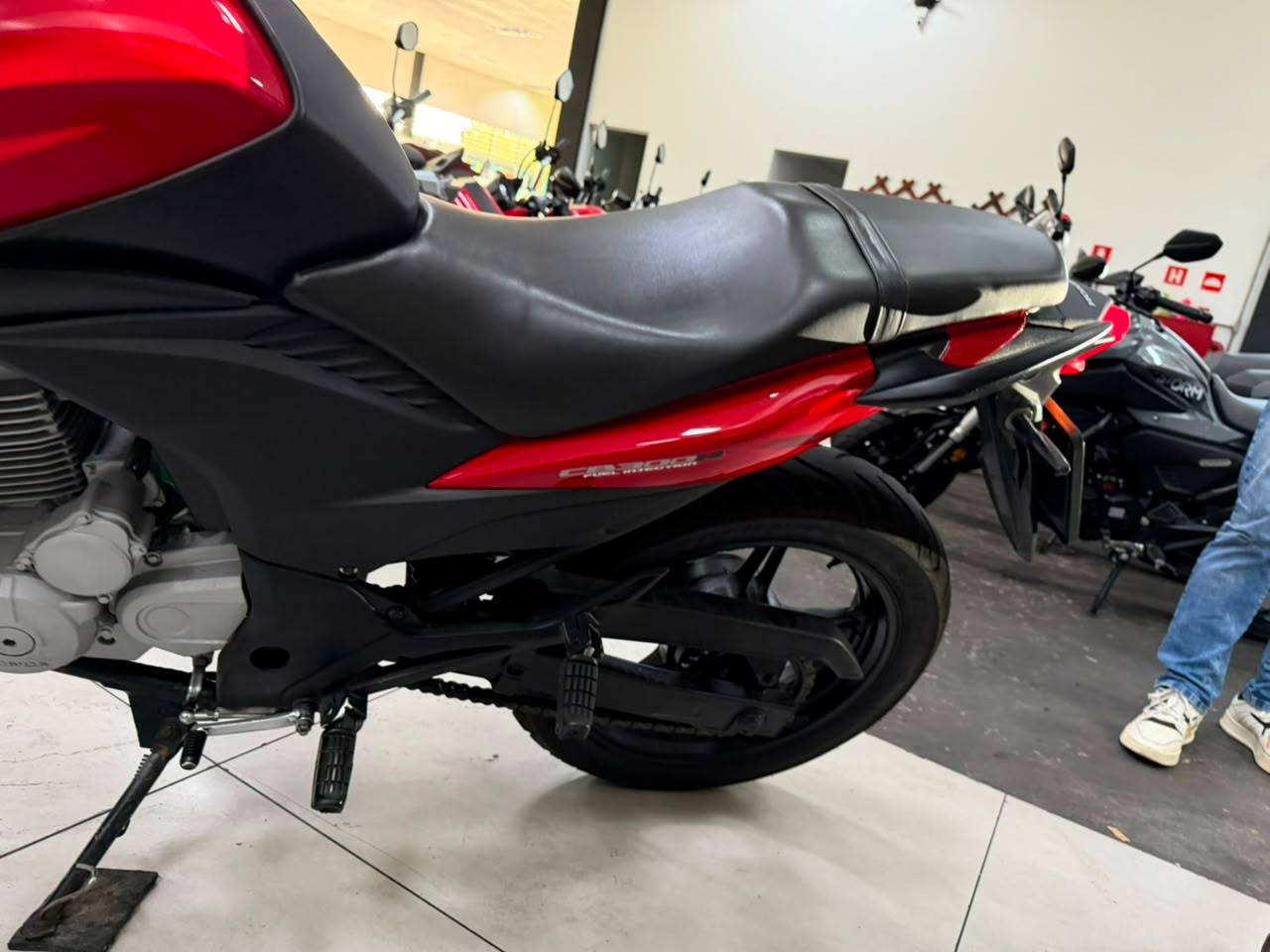 HONDA CB 300R