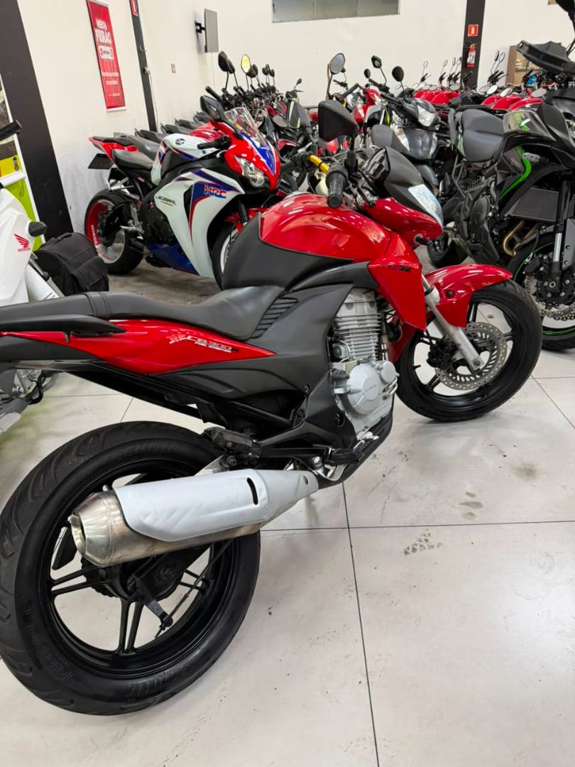 HONDA CB 300R