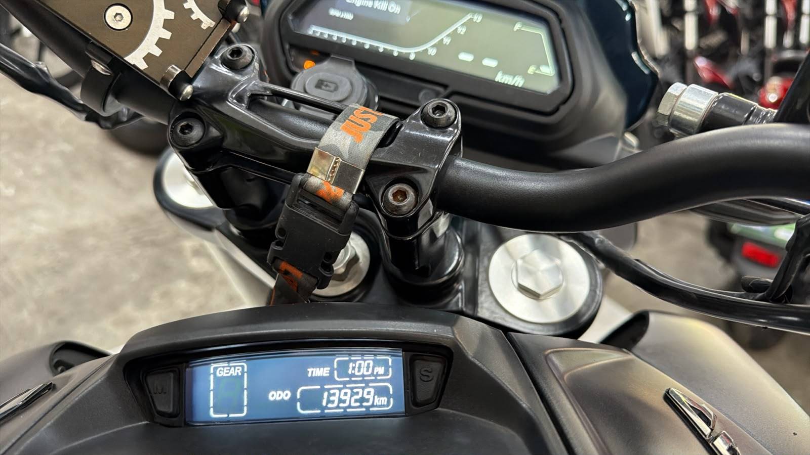 BAJAJ DOMINAR 400