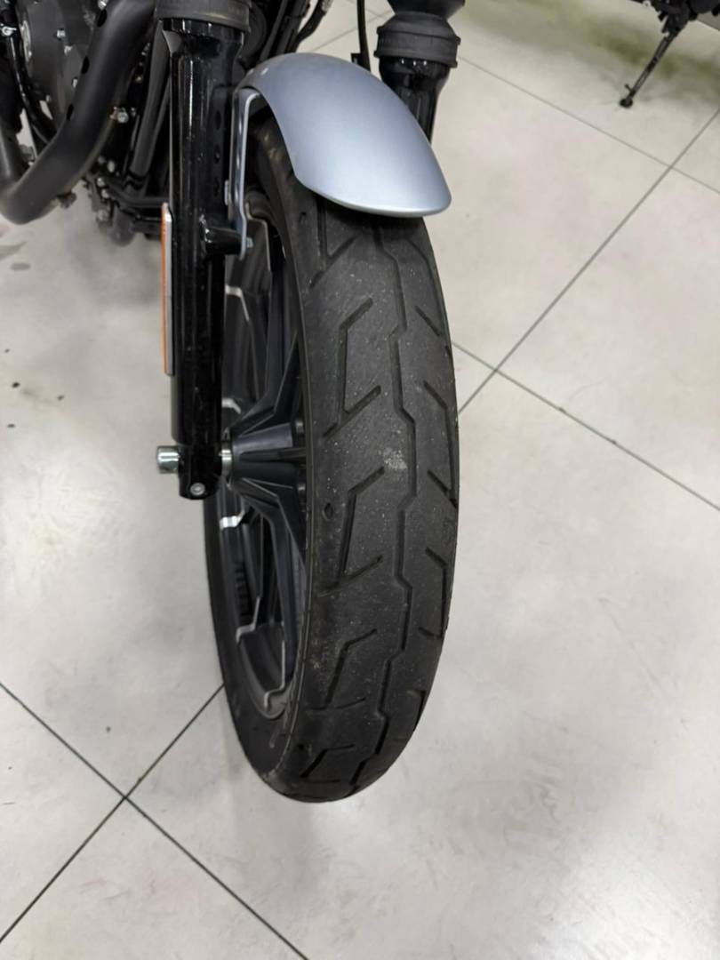 HARLEY-DAVIDSON SPORTSTER IRON 883