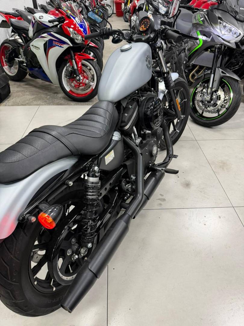 HARLEY-DAVIDSON SPORTSTER IRON 883