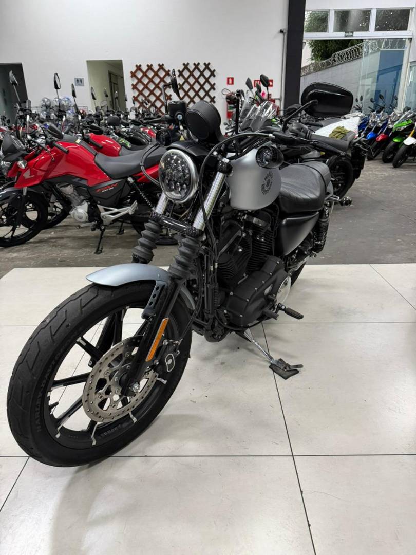 HARLEY-DAVIDSON SPORTSTER IRON 883