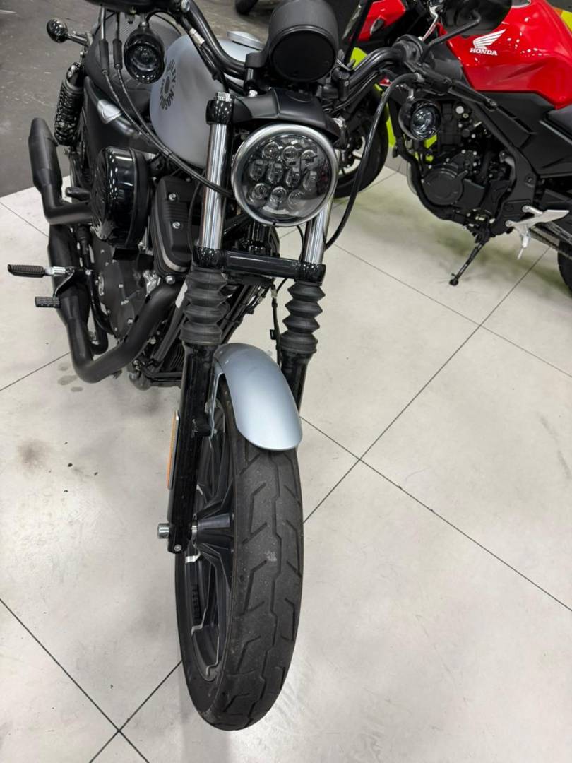 HARLEY-DAVIDSON SPORTSTER IRON 883