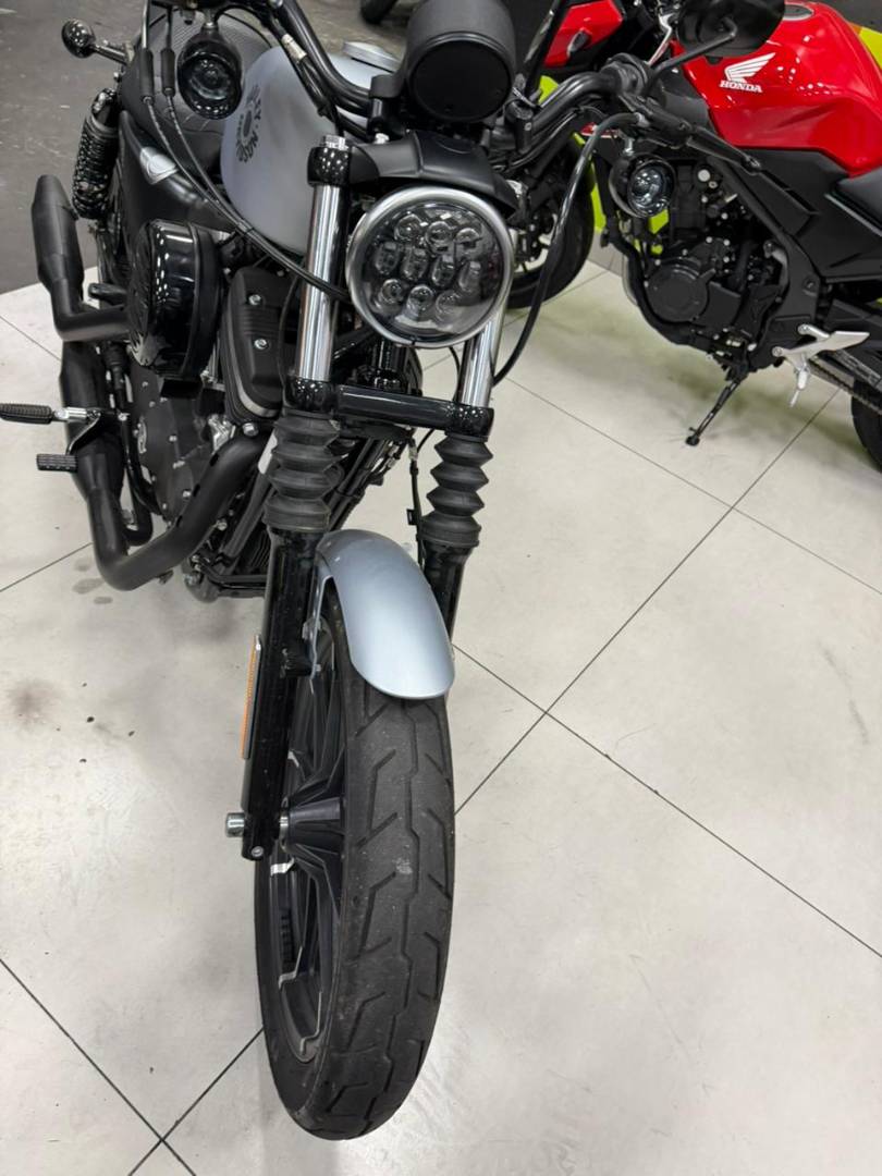HARLEY-DAVIDSON SPORTSTER IRON 883