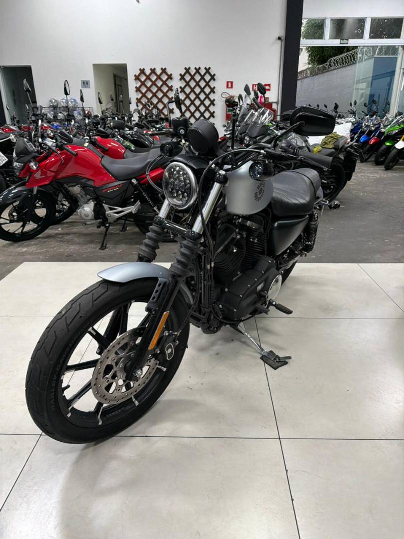 HARLEY-DAVIDSON SPORTSTER IRON 883