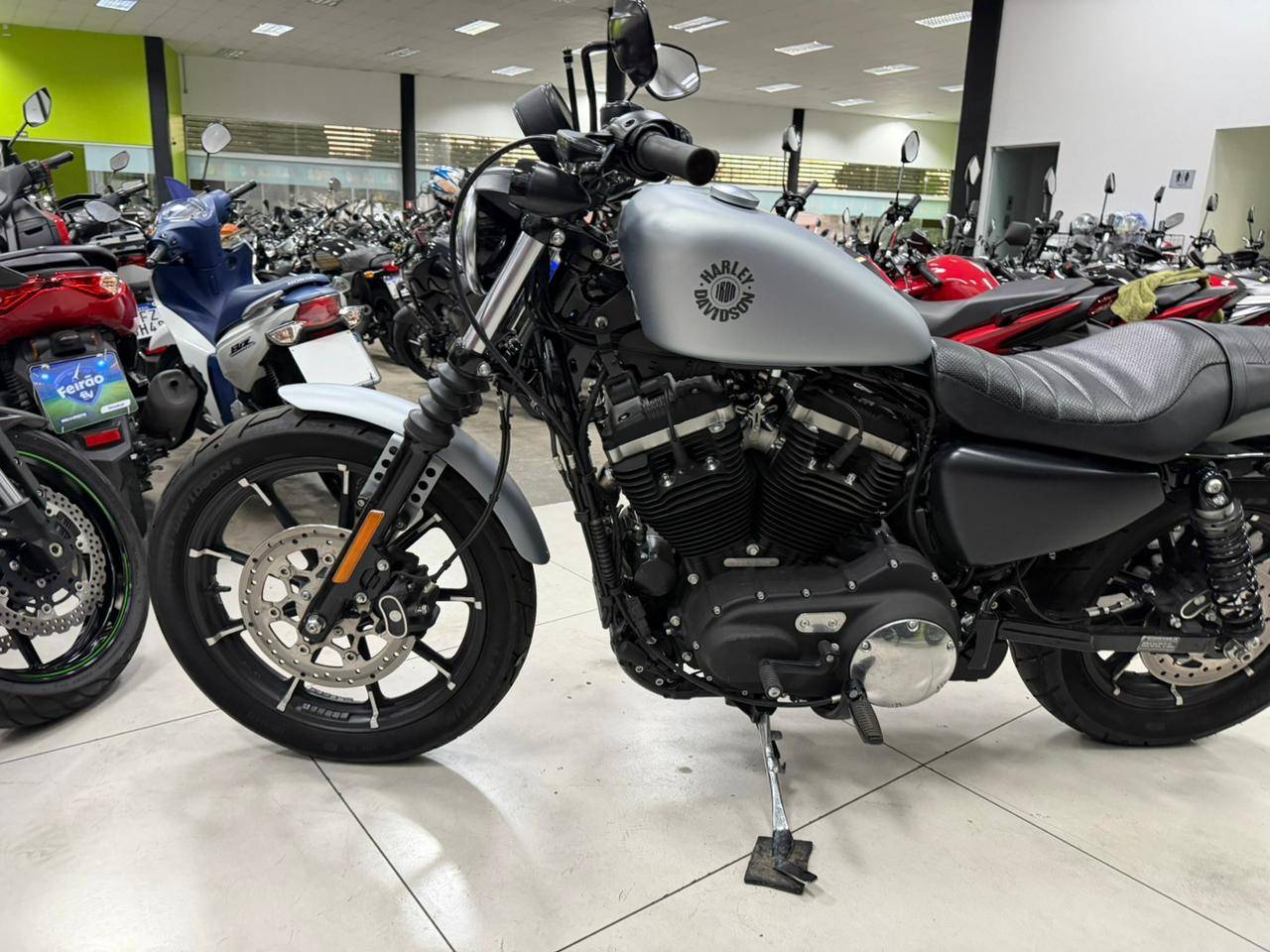 HARLEY-DAVIDSON SPORTSTER IRON 883