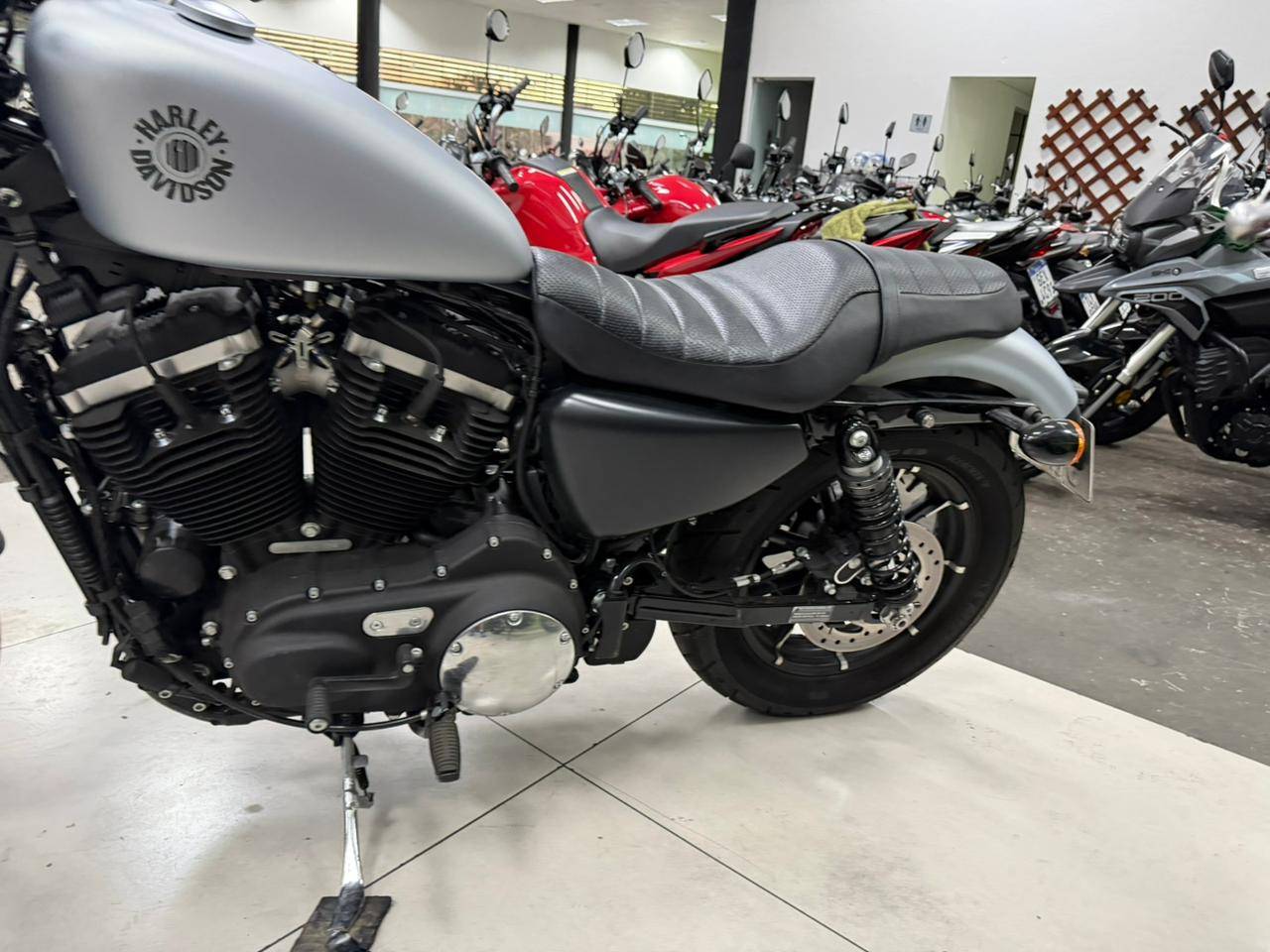 HARLEY-DAVIDSON SPORTSTER IRON 883