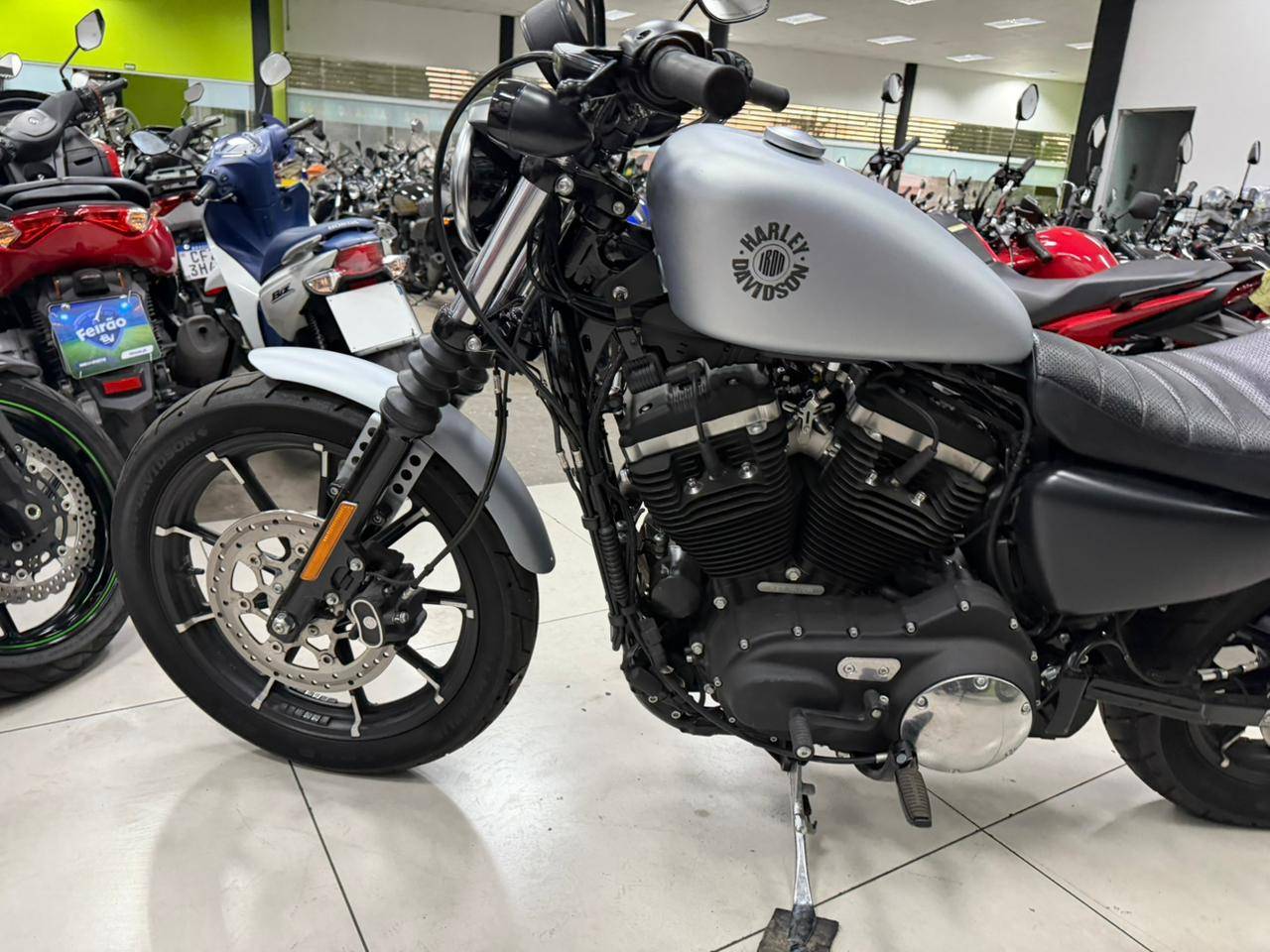 HARLEY-DAVIDSON SPORTSTER IRON 883