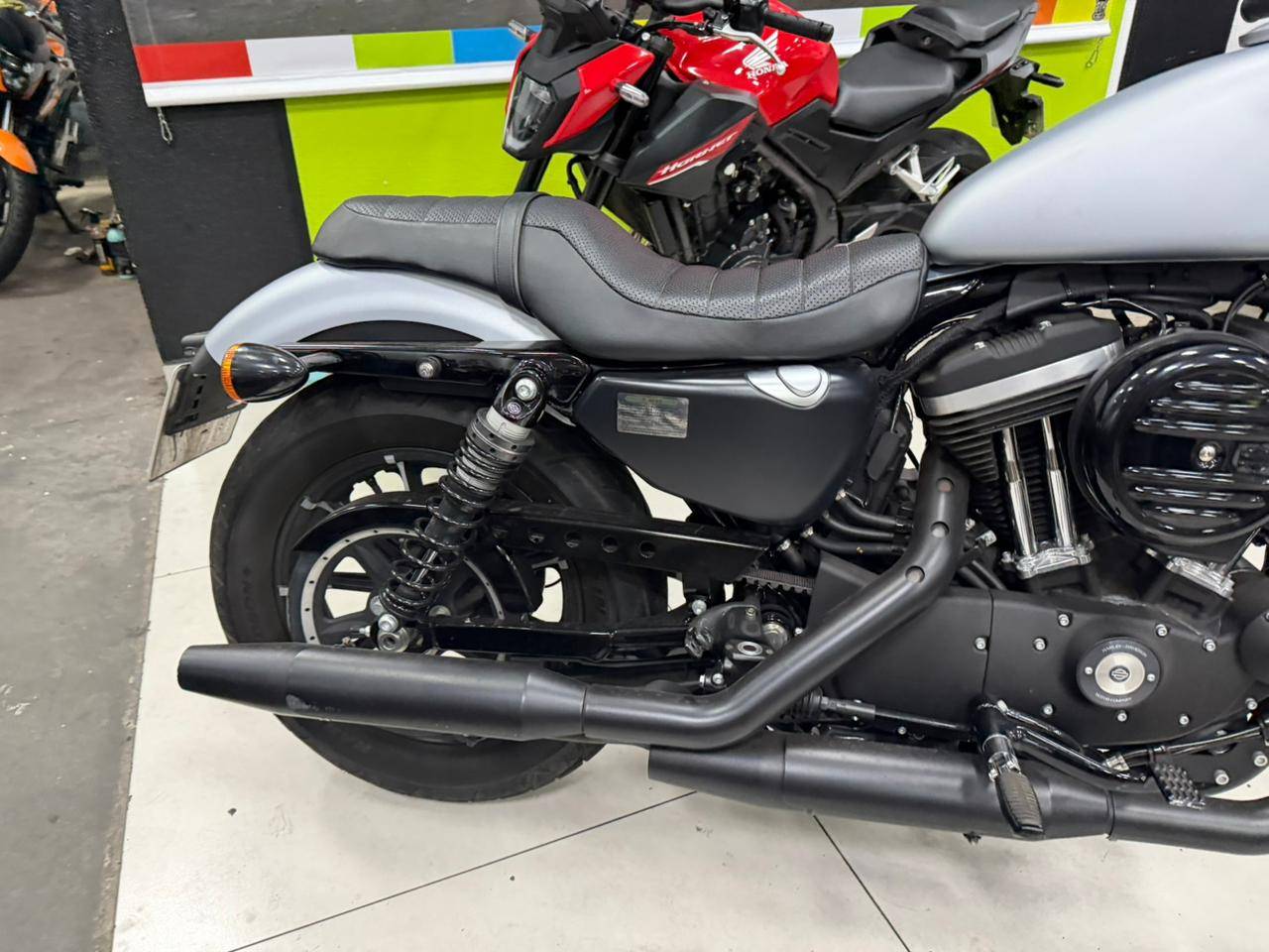 HARLEY-DAVIDSON SPORTSTER IRON 883